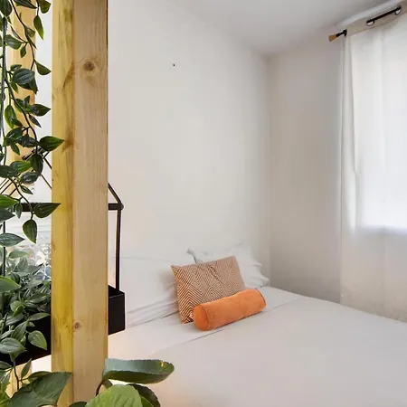Minimalist Studio Centre Apartment Porto