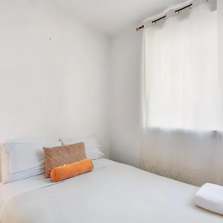 Minimalist Studio Centre * Porto